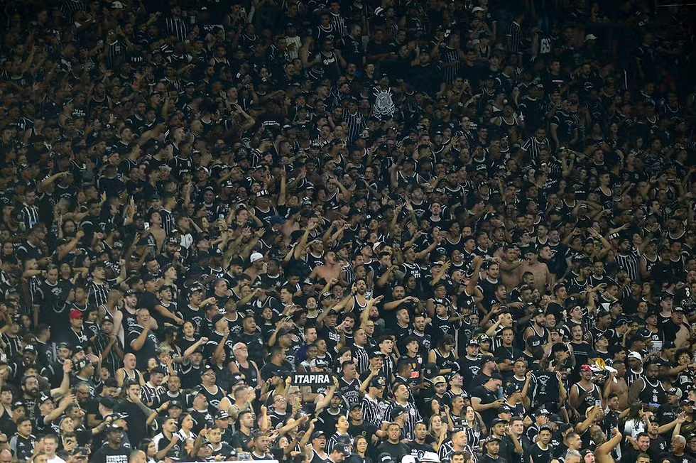 Torcida do Corinthians na vitória sobre a Universidad Central da Venezuela — Foto: Marcos Ribolli