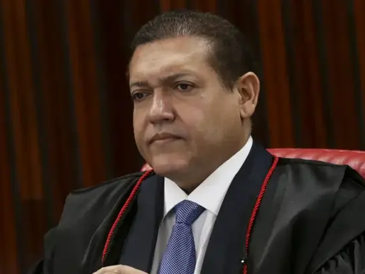 Nunes Marques rejeita pedidos de Bolsonaro e Braga Netto para afastar ministros de julgamento sobre tentativa de golpe no STF.