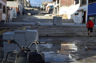 Rehabilitación de escalinatas en la calle Lavalle avanza un 70%