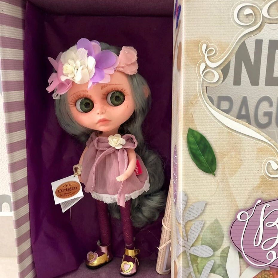 Miniatură: BERJUAN 24007 Papusa cu ochi mari 32cm