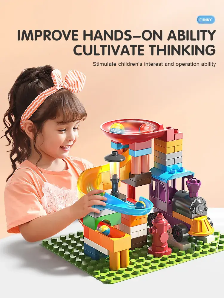 Miniatură: Set de constructii Feelo Tobogan cu trenuleț și mingi (76 de piese)