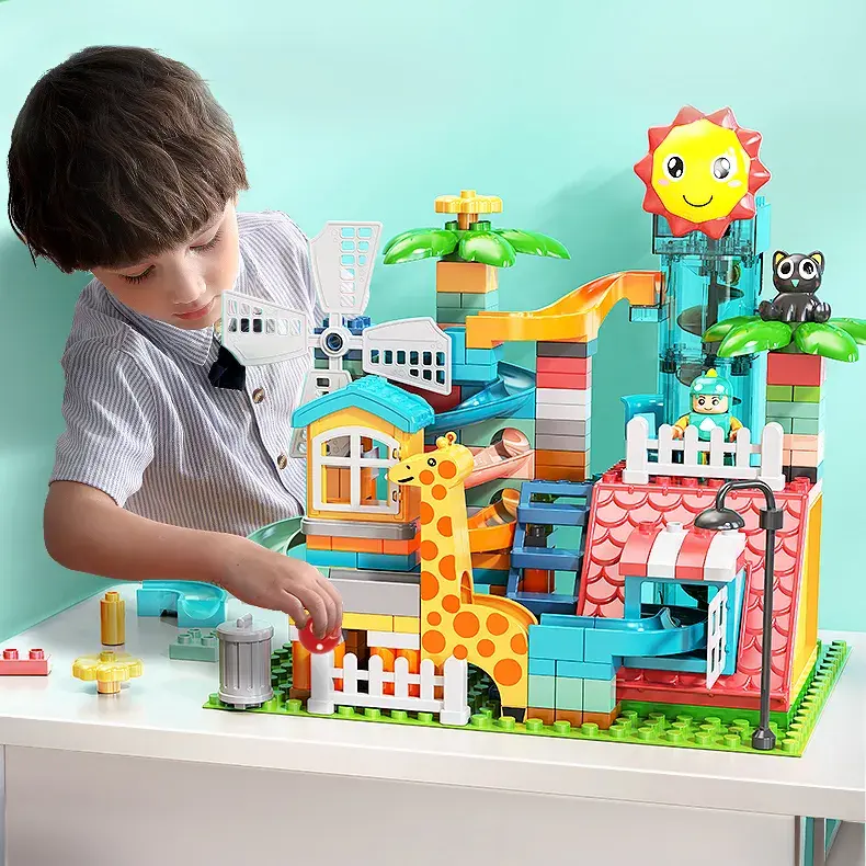 Миниатюра: Конструктор Feelo Горка с домиком c шариками (255 деталей)