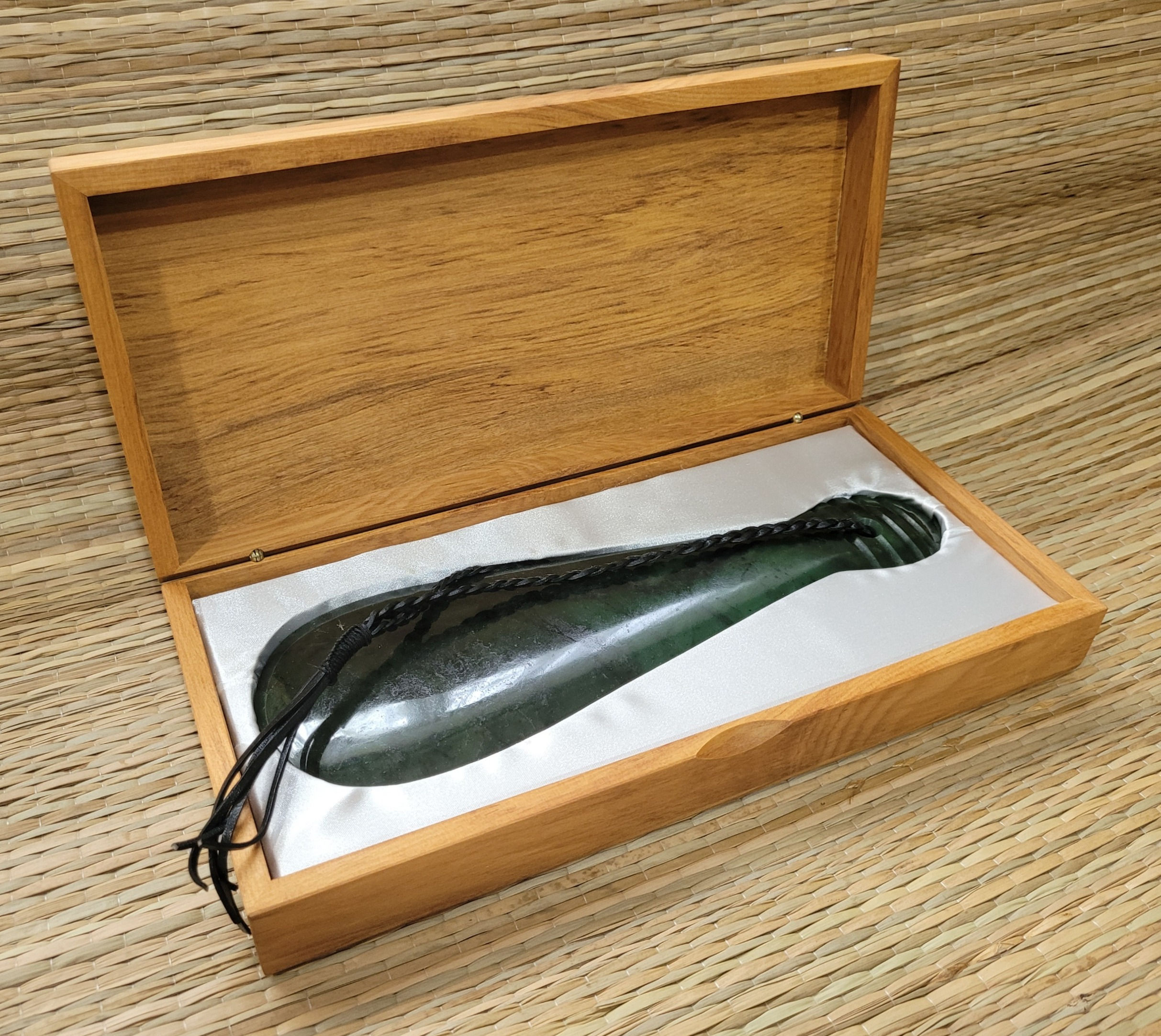 Pounamu Mere in Rimu Wooden Box