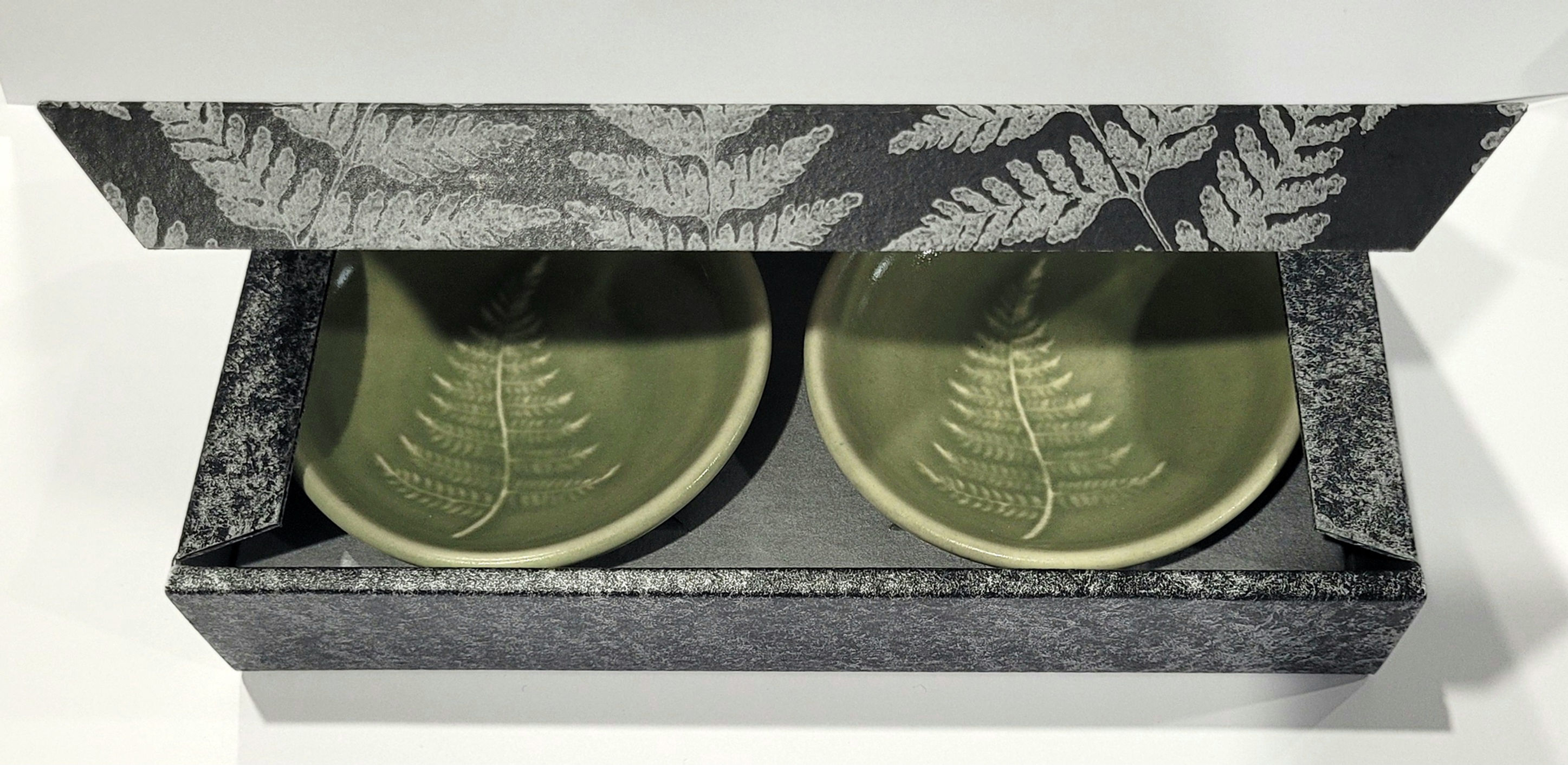 Pair of Native Leaf/Flower Bowls in MADINZ Presentation Box