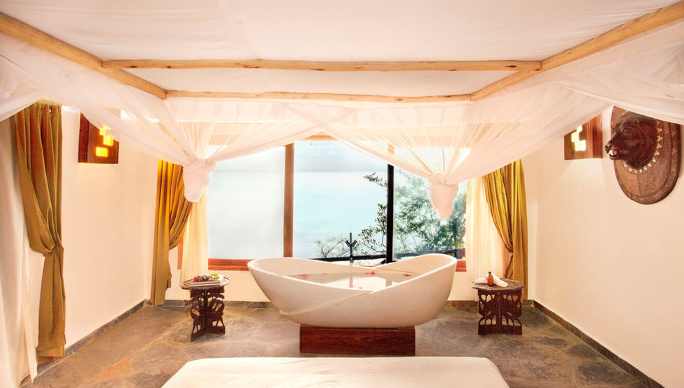 The sultan villa offers a luxurious and romantic bathroom in which spend a relaxing bath while watching the sunset.