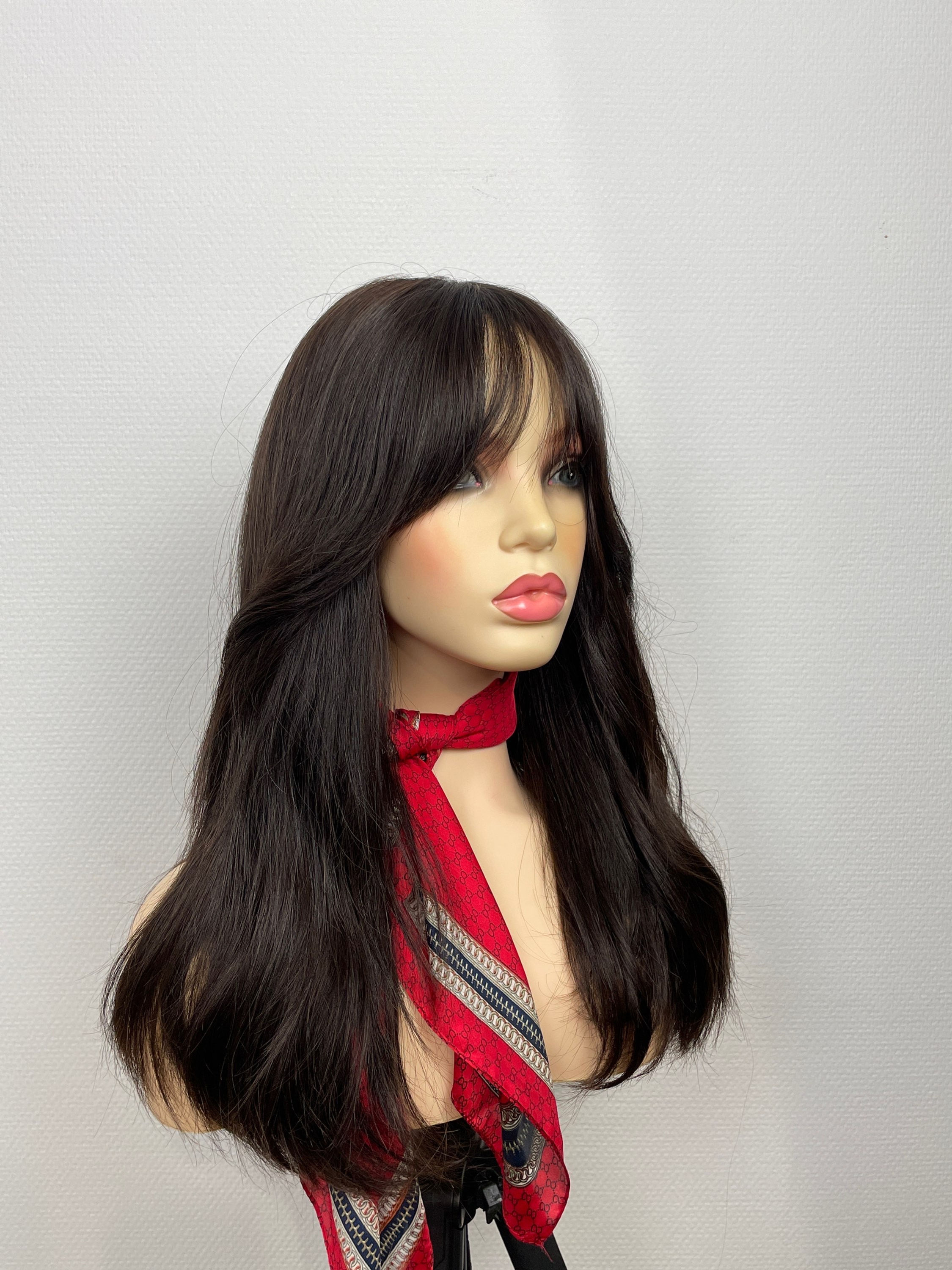 "ANDIE avec frange" SILK-TOP WIG cheveux européens  : S/M, 53cm (2