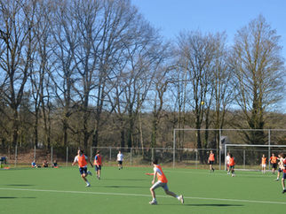 Sport op internaat onder een eerste lentezon