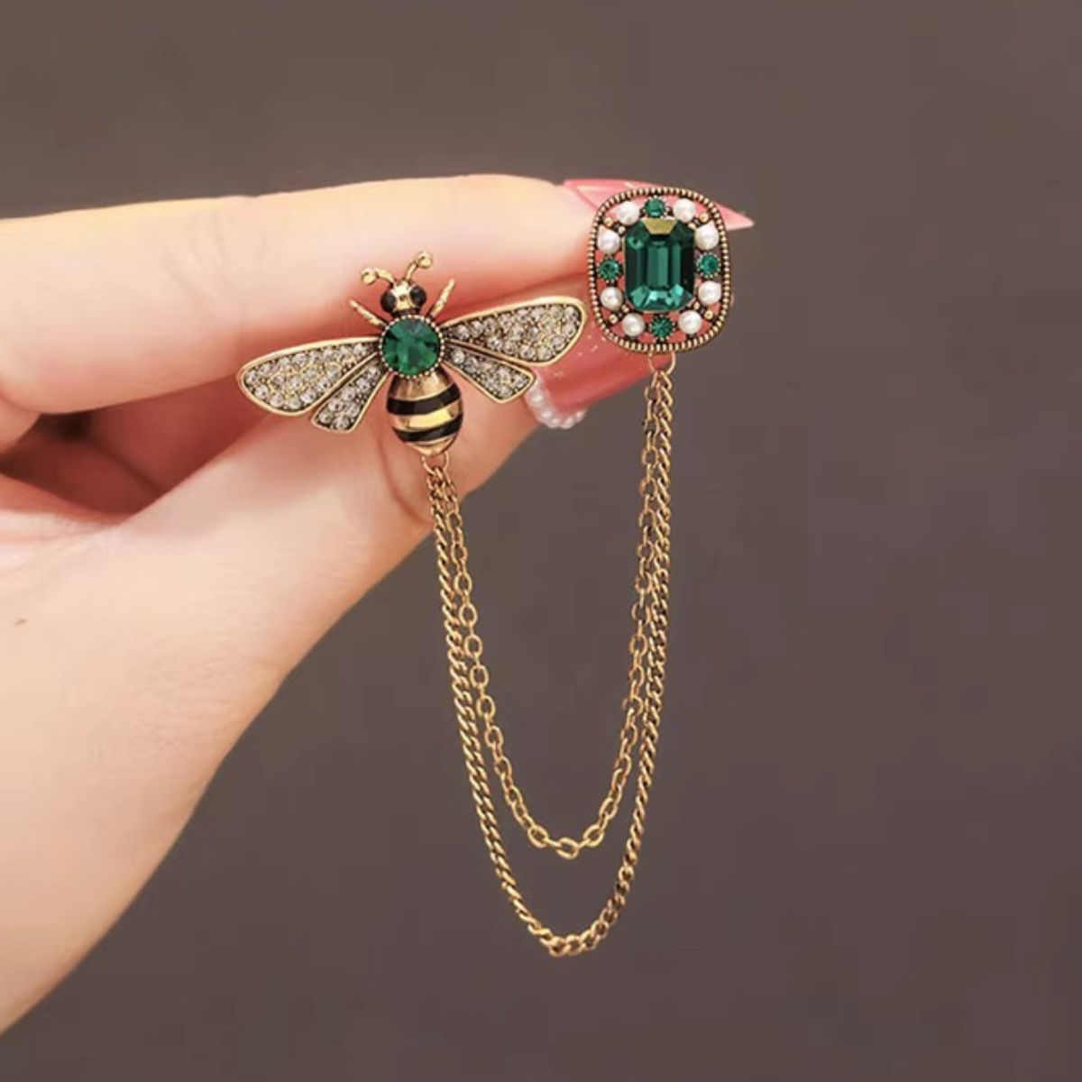 Piece Of Bee Crystal Tassel Women's Brooch Sweater With A Unique And Luxurious