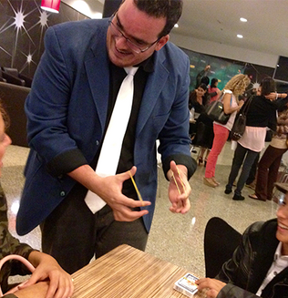 Daniel Giandoni Coporate magician based in Orlando, FL