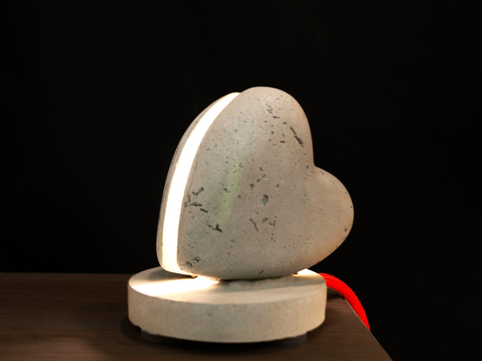 Thumbnail: Heart table lamp