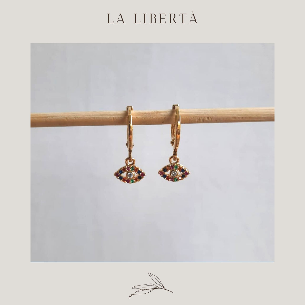 Brinco olho grego cravejado