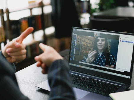 Proponen crear un call center de videollamadas para atender a la población sorda