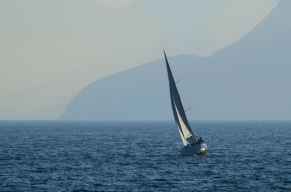 Yacht sailing slow