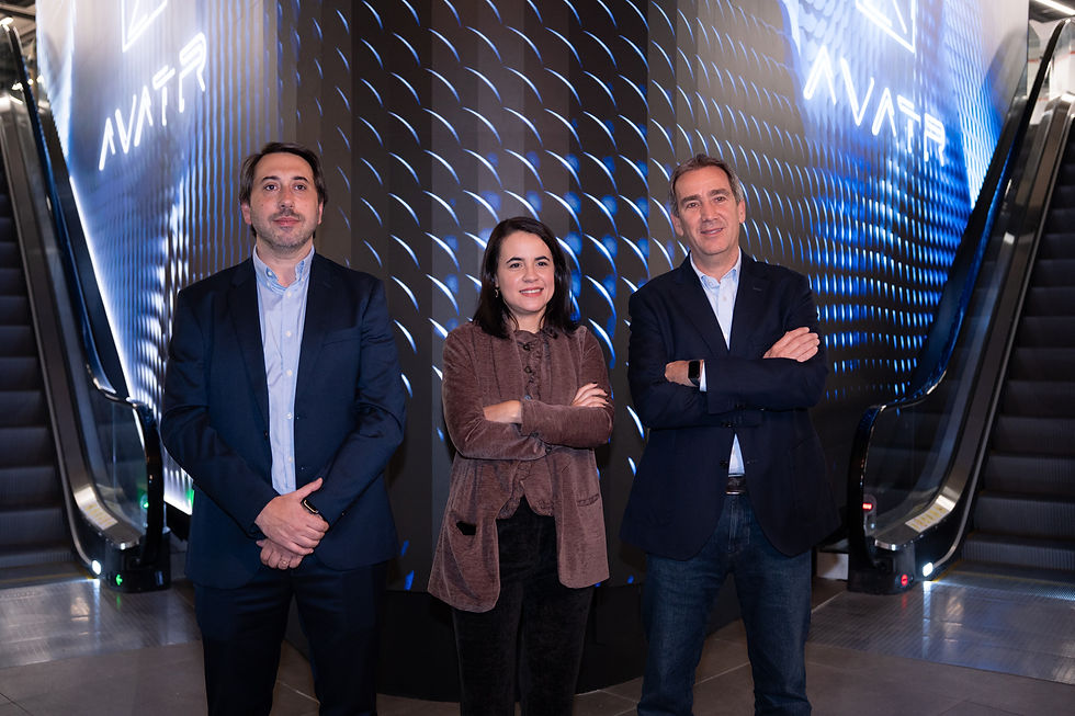 Andres Ciccariello, Gerente vehículos retail y corporativo; Natalia Albanese, Contry Manager Uruguay; Omar Daneri, CEO de Grupo Antelo