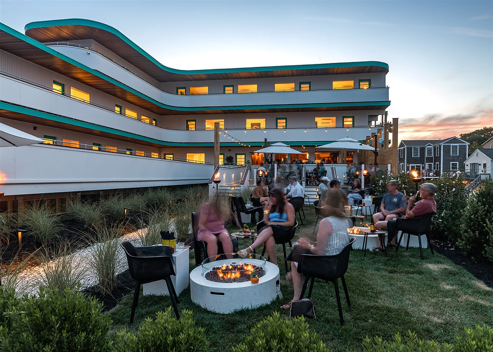 Exterior_GroundFloor_Lulus_Night.jpg