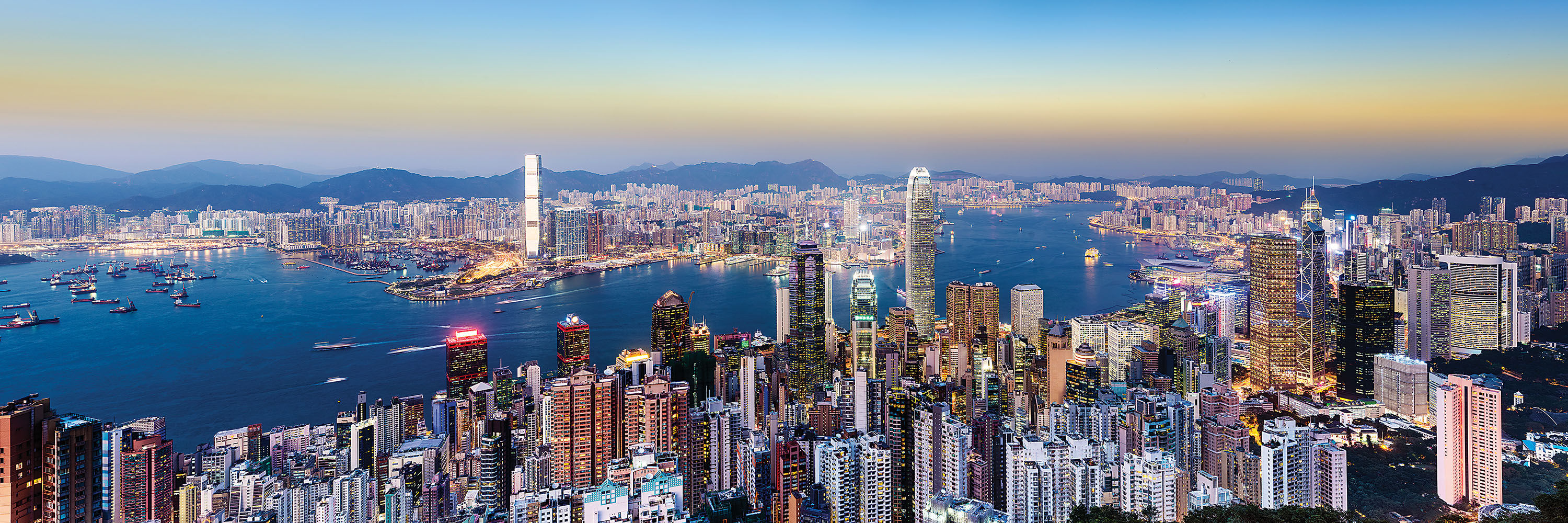 95-032 Golden sunset over Victoria Harbor in Hong Kong