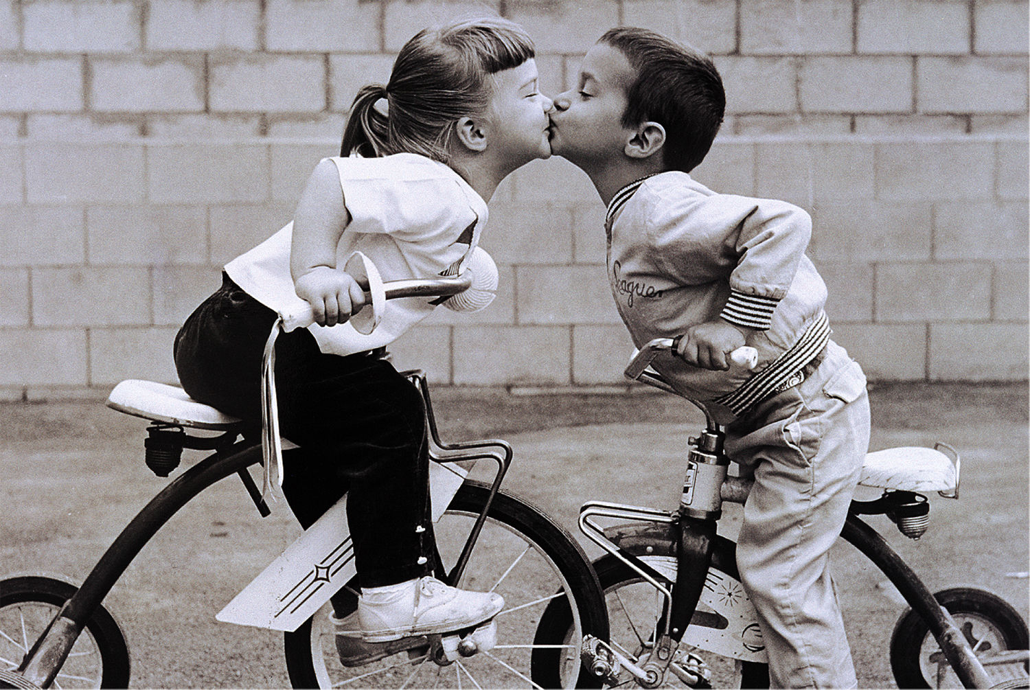 100-138 Tricycle Kiss