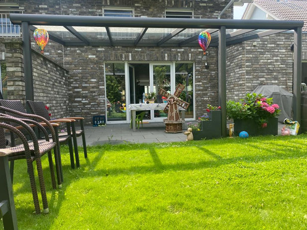 Terrassenüberdachung mit Glasdach. Terrassenüberdachungen mit Wintergarten-Solution.