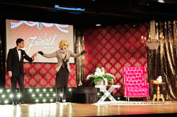 Entrada da Tia Judith em seu programa de TV