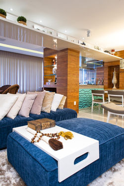 Pufe de Centro com bandeja de apoio