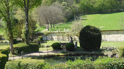 Vue bassin rond et statuaire 123.jpg