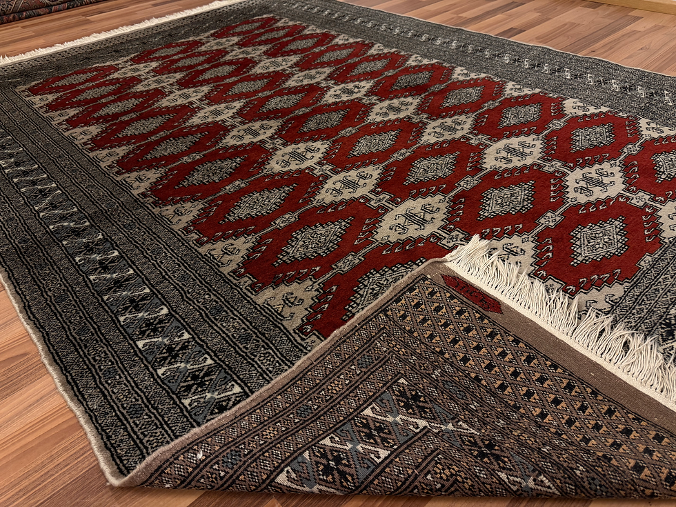 Pikkukuva: Käsinsolmittu matto 240*167