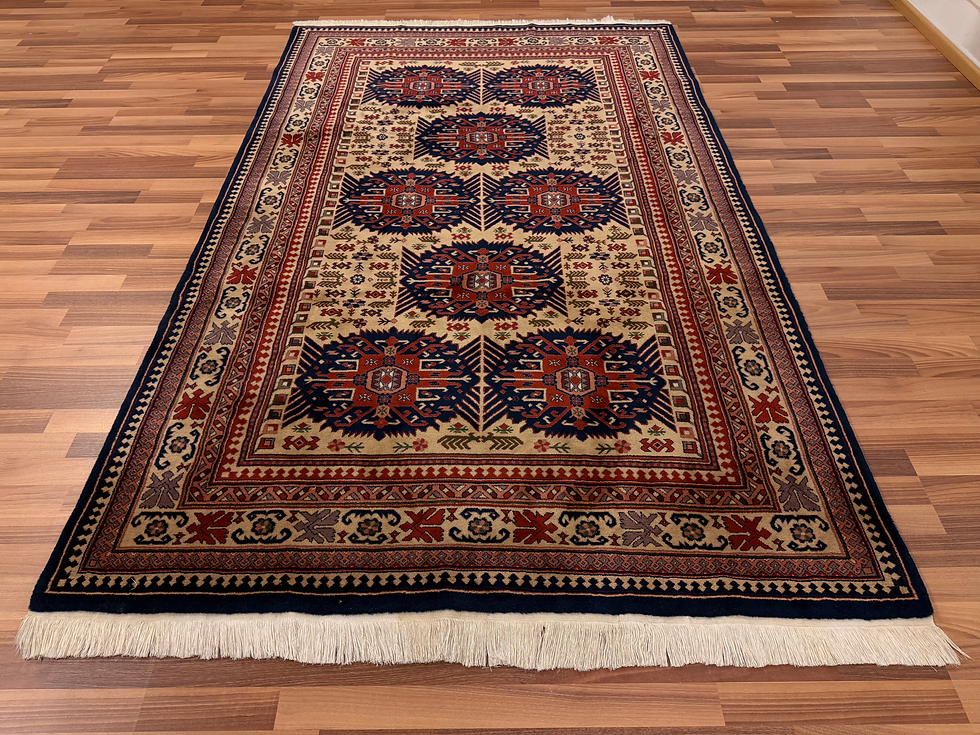 Pikkukuva: Upea käsinsolmittu matto 240*150