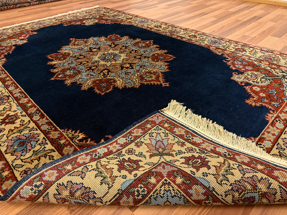 Pikkukuva: Käsinsolmittu matto 204*133