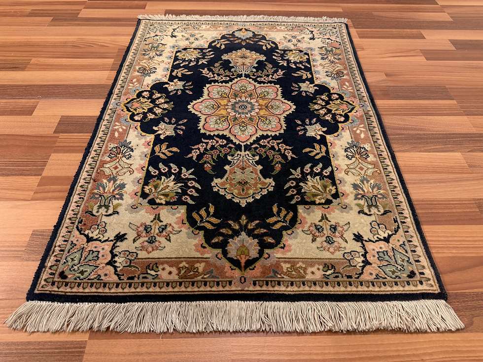 Pikkukuva: Käsinsolmittu Persialainen/nain matto 91*67