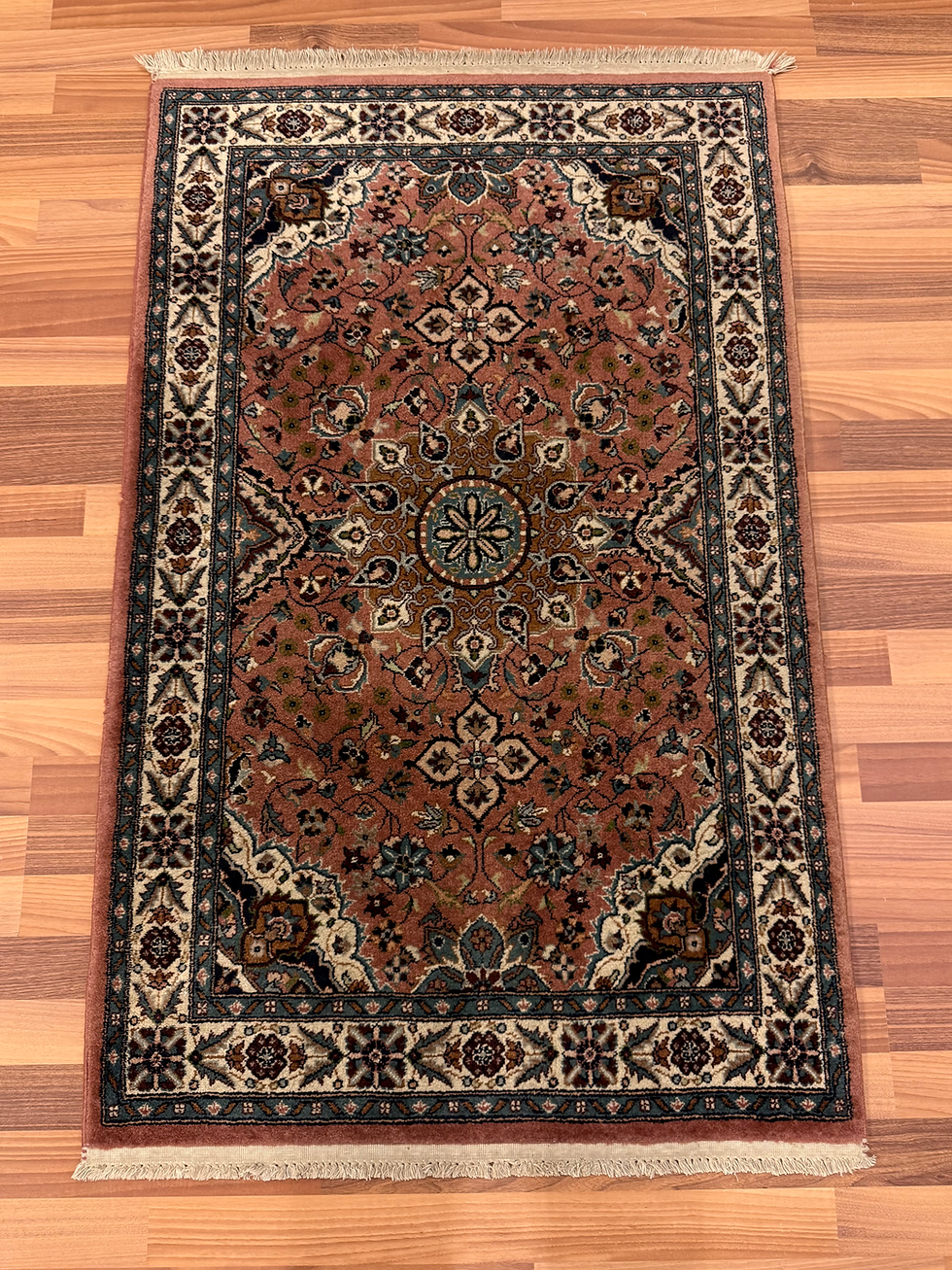 Pikkukuva: Käsinsolmittu Iran/Keshan matto 128*80