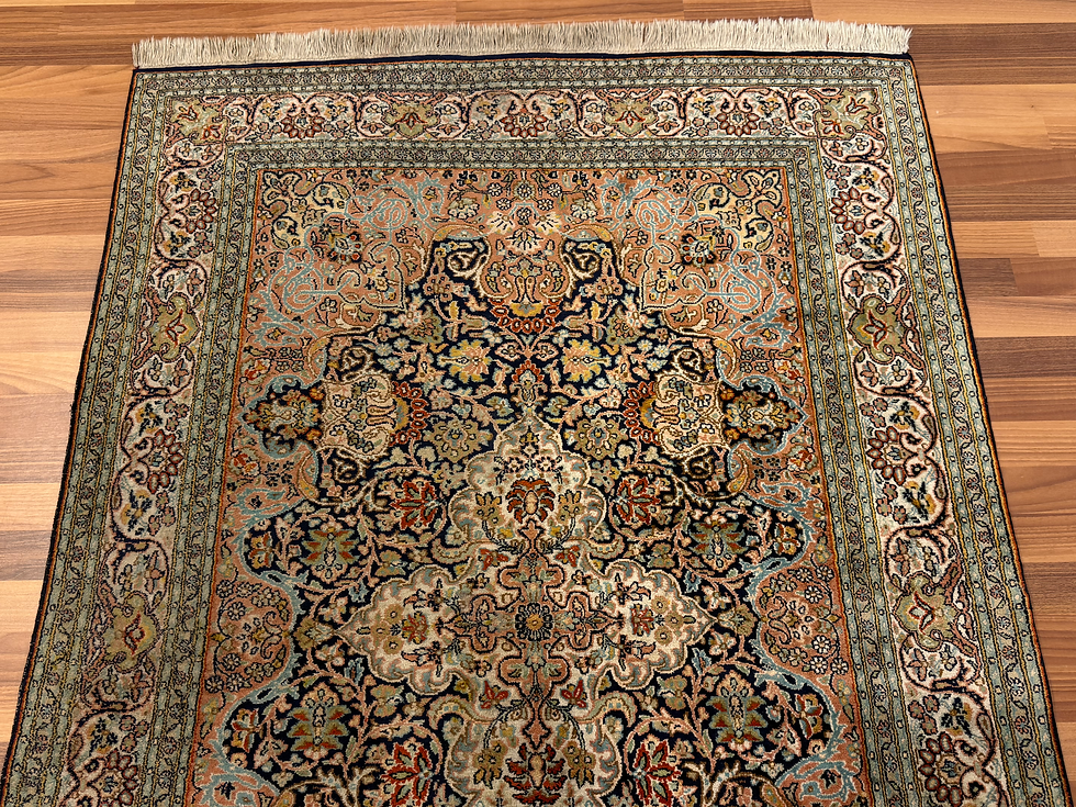 Pikkukuva: Käsinsolmittu Kashmir silkki matto 180*123