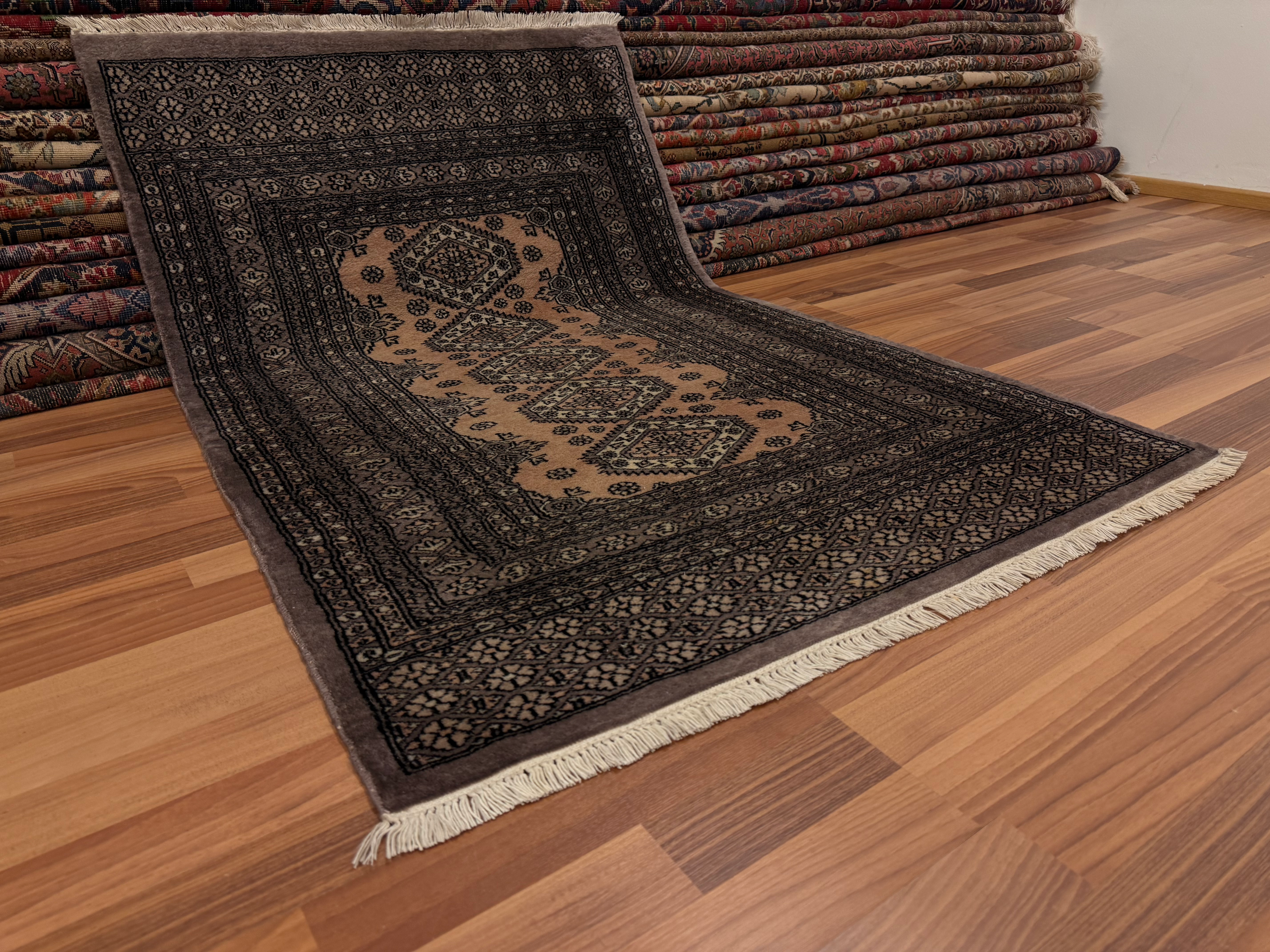 Käsinsolmittu BOKHARA matto 144*95