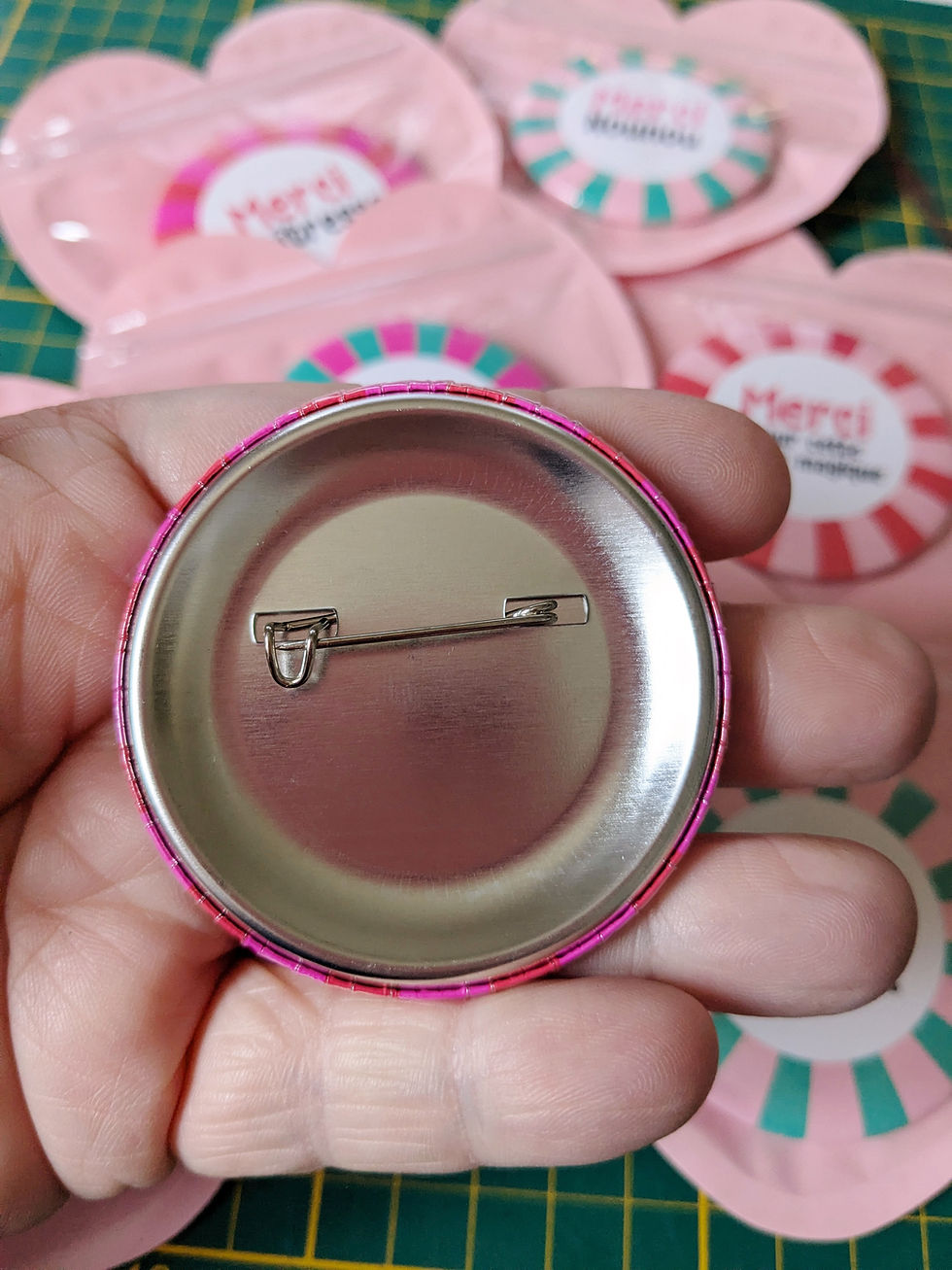 Miniature : GROS BADGE pour Maîtresse, Atsem, Nounou etc.
