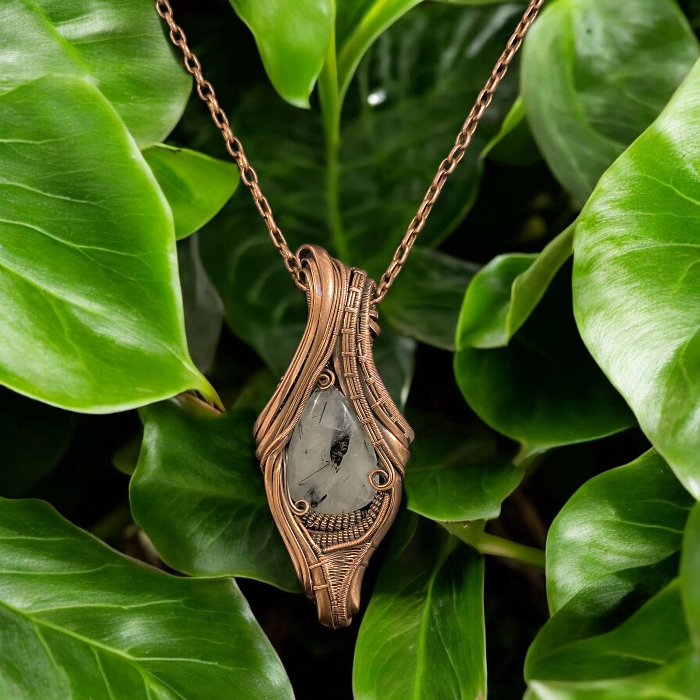 Pingente de Cobre com Quartzo Rutilado – A Luz que Transforma