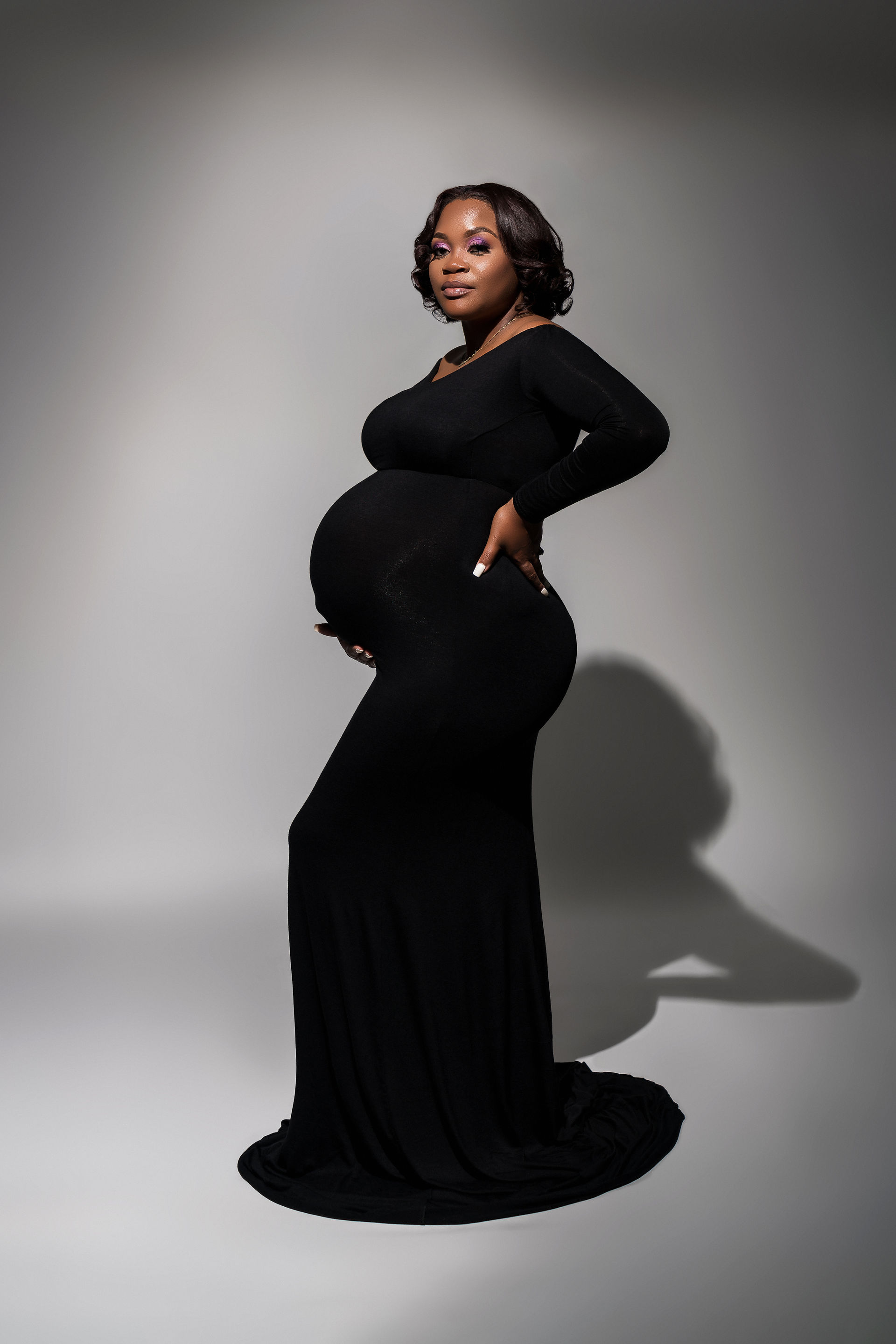 new orleans maternity photographer standing pose in black dress