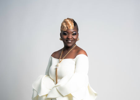 New Orleans portrait session featuring multiple outfits and backgrounds.