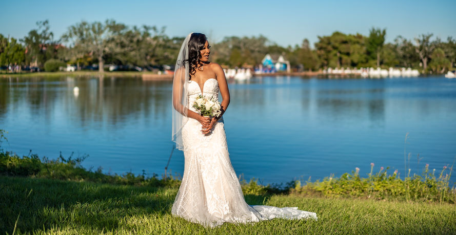 Wedding photographer bridal portrait at New Orleans Museum of Art in City Park.