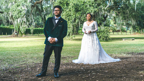 New Orleans wedding couple first look at The Tree of Life in New Orleans' Audubon Park
