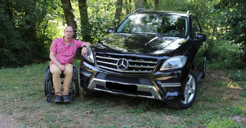 Christoph Huppert Front Foto mit Sonderfahrzeug Mercedes Benz