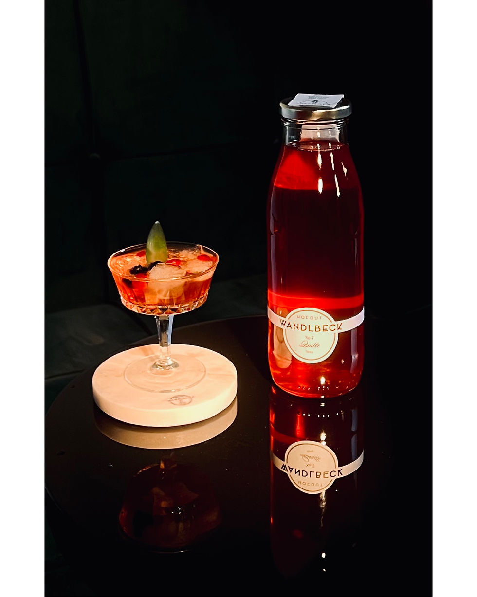 Miniaturbild: Cocktail mit Quittensirup als besondere Zutat Bar