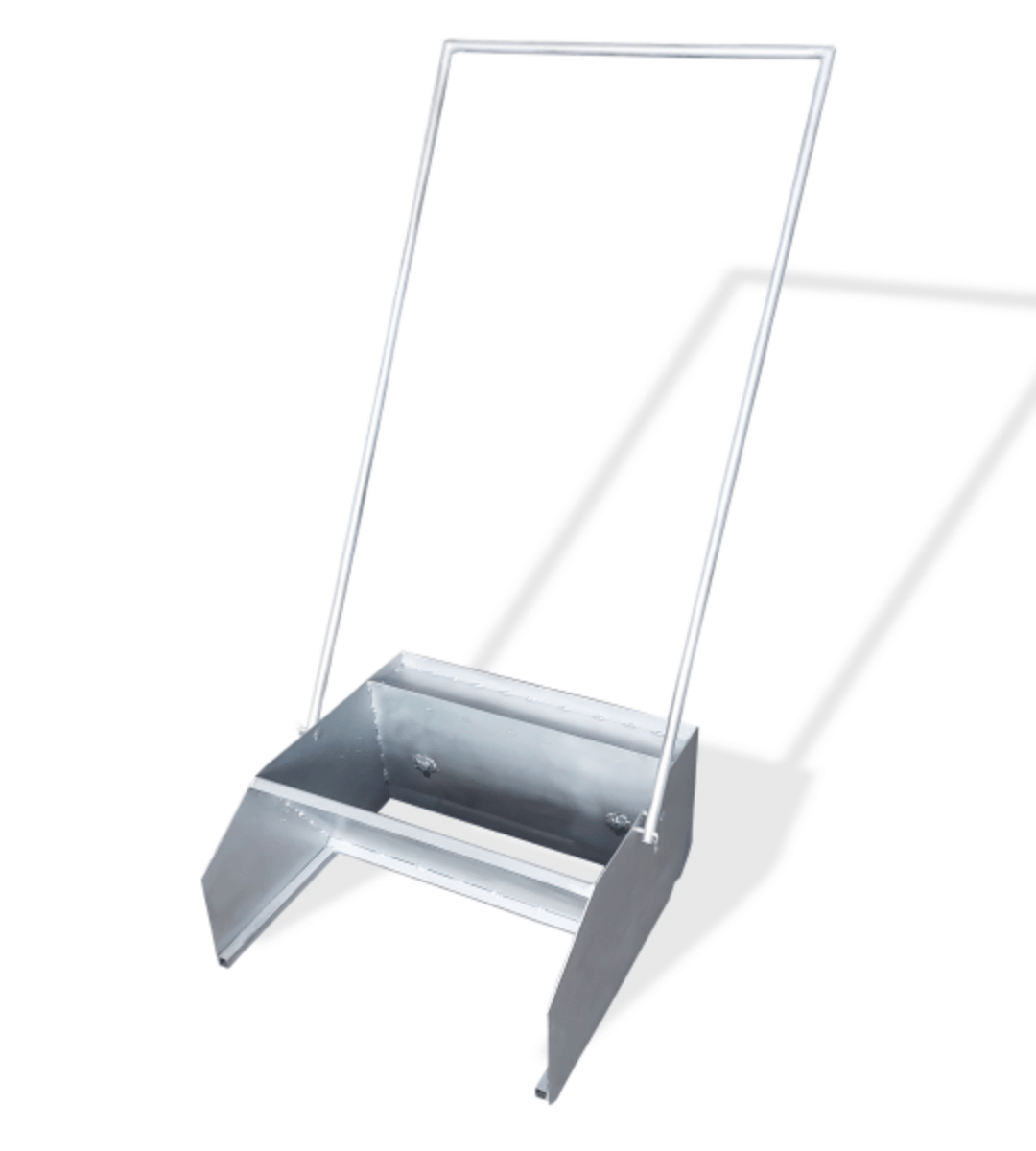 Taş halı zemin kaplama çekme arabası, beton zemin üzerinde reçineli taş karışımının standart kalınlıkta yüzeye serilmesini sağlar. 