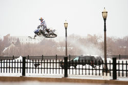 Red Bull Frozen City/Modify Content