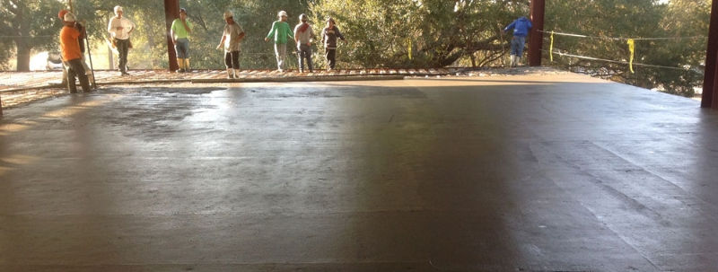 Metal pan decking pour
