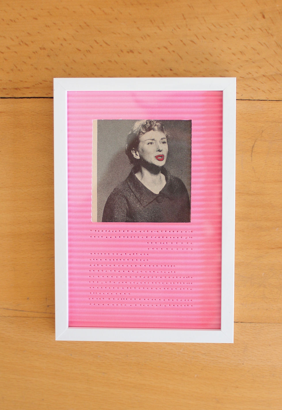 תמונה ממוזערת: pink woman