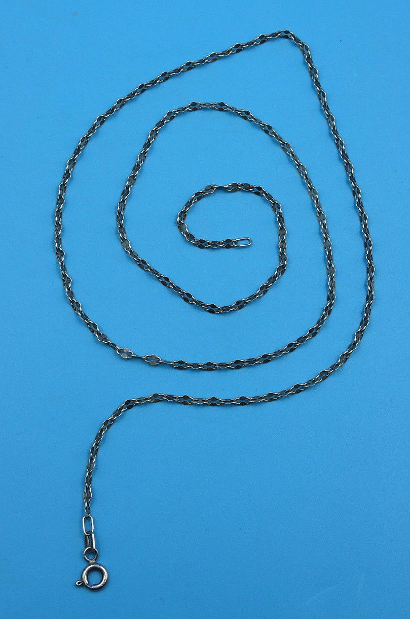 Elegant silver chain necklace