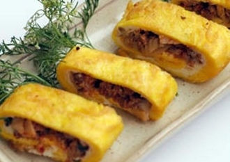 fried-eggs-omelette-with-kimchi.jpg