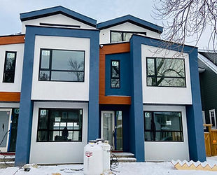 1118 Regent Cres NE