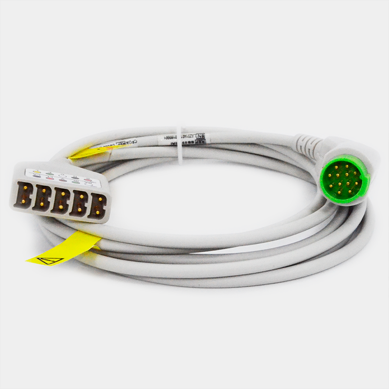 Cable blanco conectado; conectores y detalles. Cable de paciente. Ref ED023-3A.