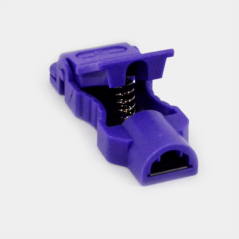 Conector púrpura, Acople Ohmeda (Ohio, Diamond) para Óxido nitroso. Ref 6700-1668-801, con resorte interior.