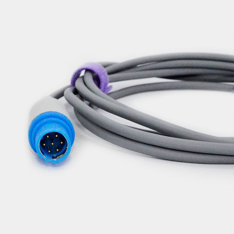 Miniatura: Conector azul y cable gris, Cable de paciente. Ref ED023-3A. Fondo blanco, conector médico.